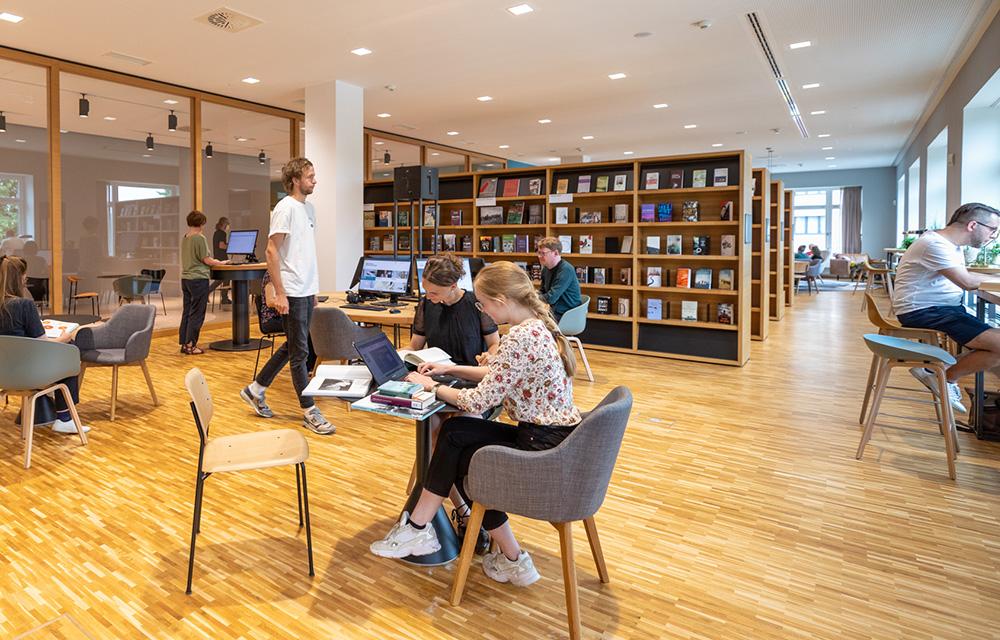 belebte Bibliothek