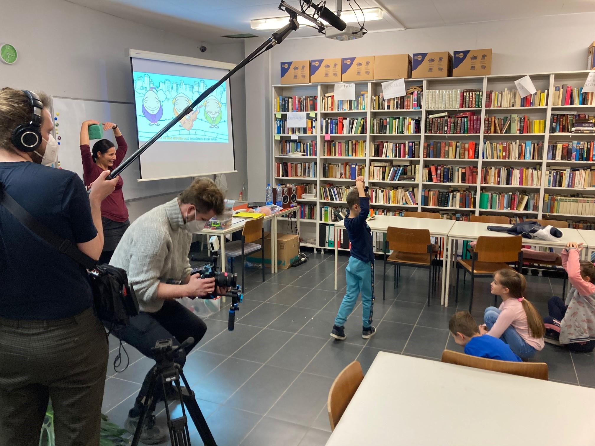 Filmcrew mit Kindern
