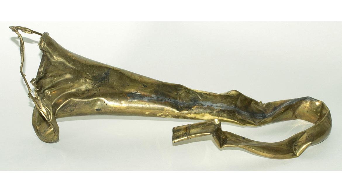 Reste einer Trompe aus Lidice. Das Dorf wird nach dem Massaker durch deutsche Polizeitruppen völlig zerstört. Nach dem Krieg werden bei Grabungen Gegenstände der ermordeten Einwohner gefunden.