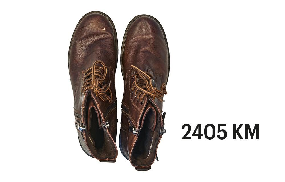 Braune Schnürschuhe, 2405 Kilometer Fluchtroute