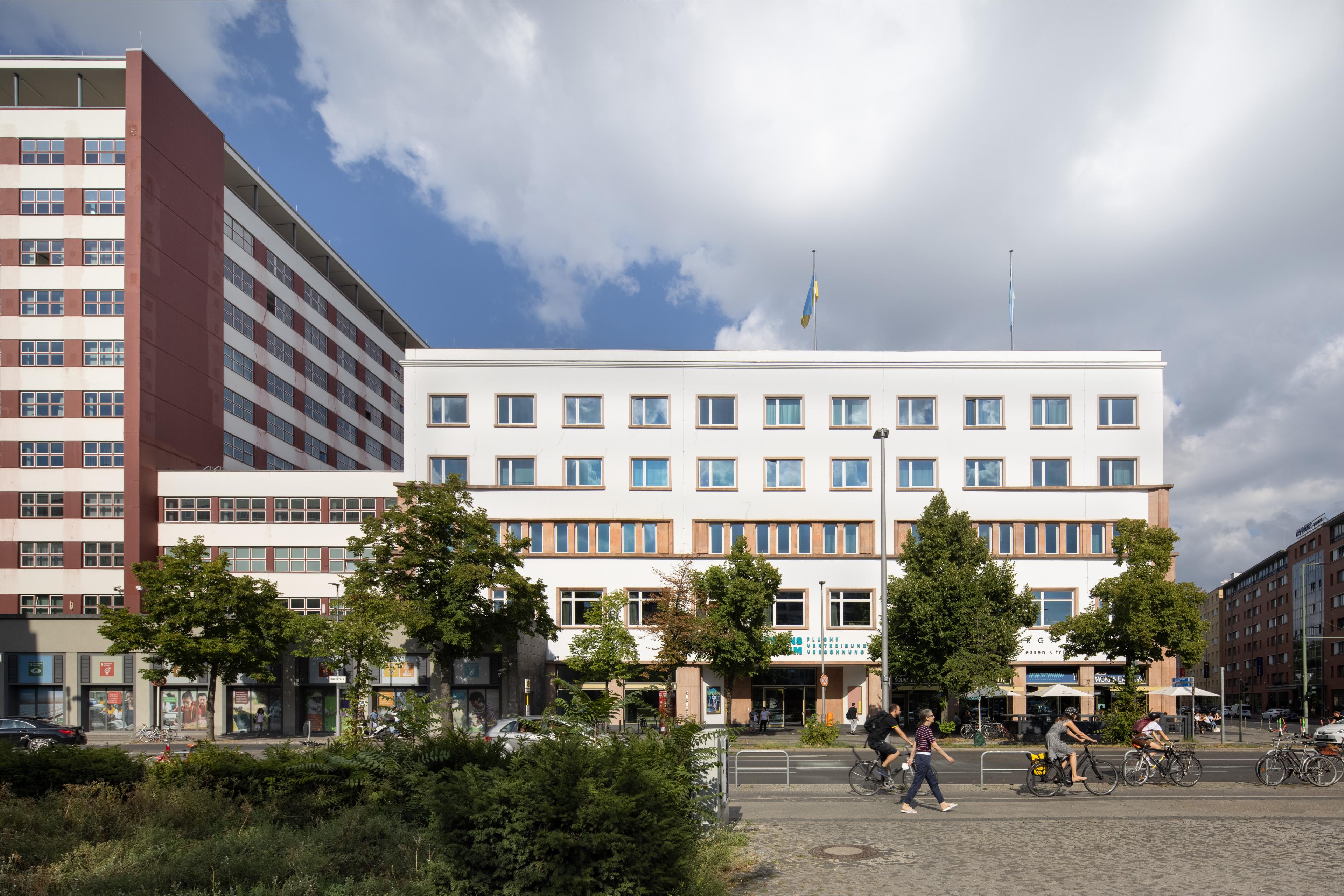 AUSSTELLUNG AUSSTELLUNG