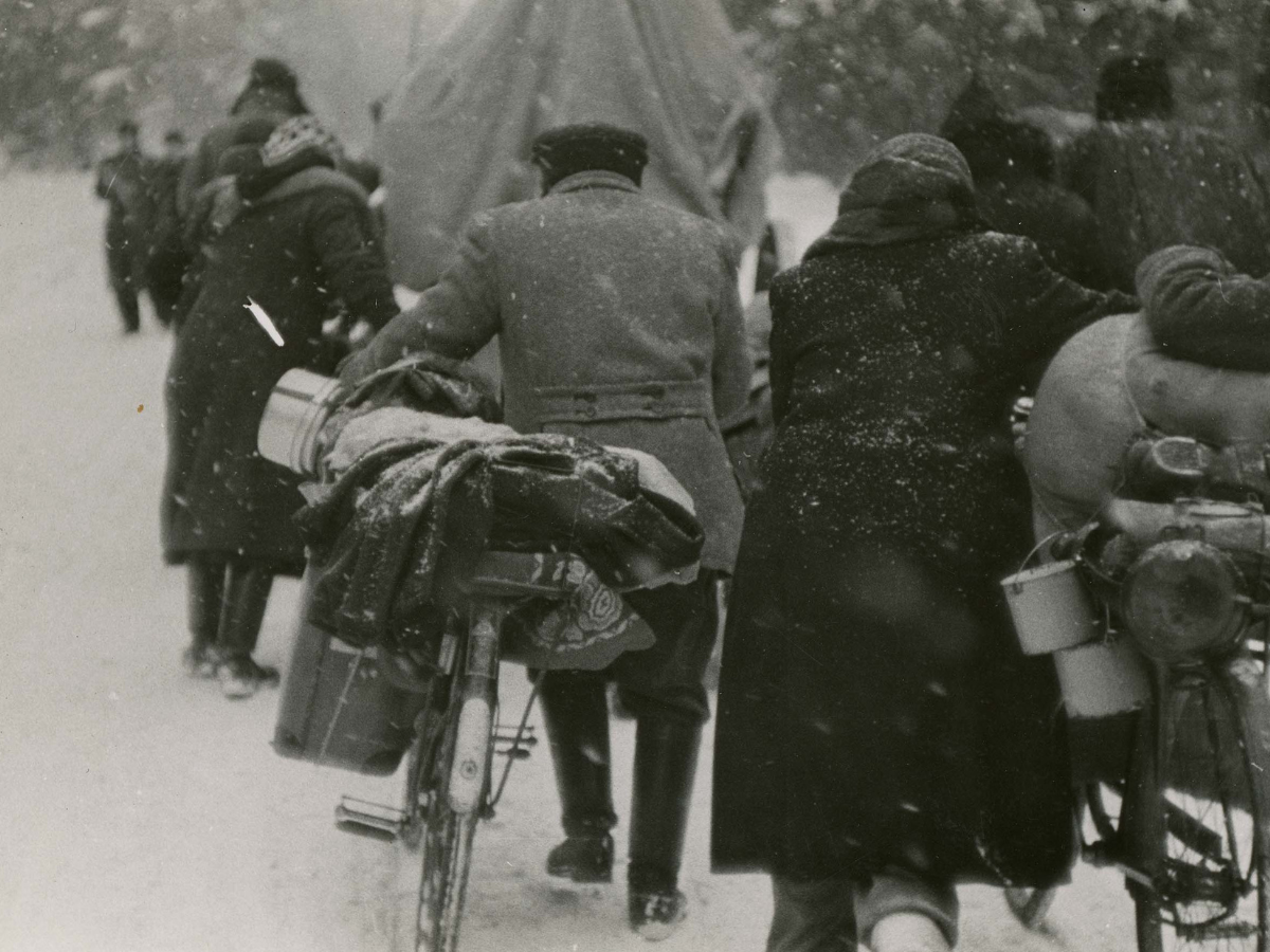 Millionen deutsche Zivilisten müssen im Januar 1945 bei eisiger Kälte vor der Front aus ihrer Heimat zwischen Masuren und dem Riesengebirge fliehen. 
