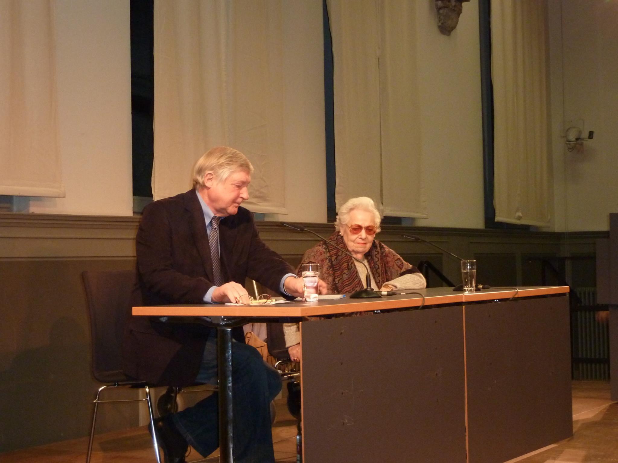 Jahrzehnte später veröffentlicht Maria Blitz ihre Erinnerungen. 2010 erzählt sie in Berlin von ihrem Überleben. Dr. Klaus Bednarz im Gespräch mit Maria Blitz.