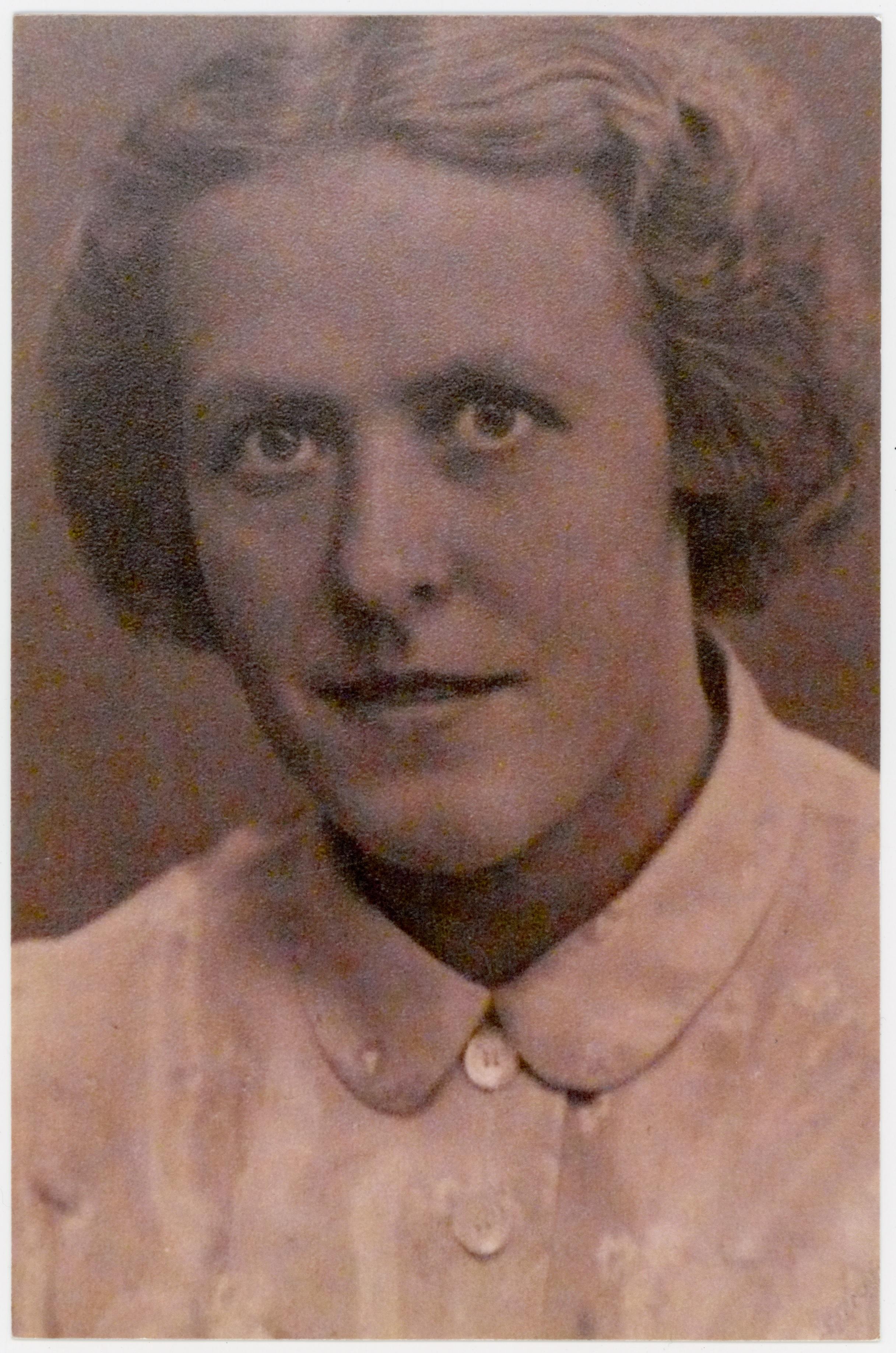 März 1945: Augusta Krüger flieht aus Danzig, die Front ist nah. Ihre Eltern muss sie zurücklassen. Augusta hält ihre Erlebnisse im Danziger Reisepass fest. 