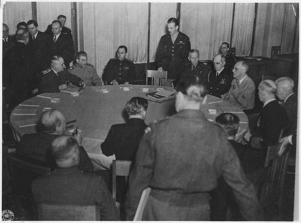 Während der Zweite Weltkrieg noch tobt, entscheiden sie über die Aufteilung Deutschlands und die Westverschiebung Polens. Und damit über den Heimatverlust von Millionen Menschen.