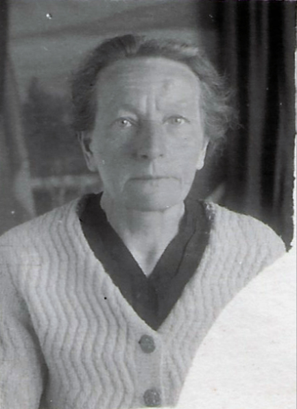 Foto Anna Buttkus allein 1947