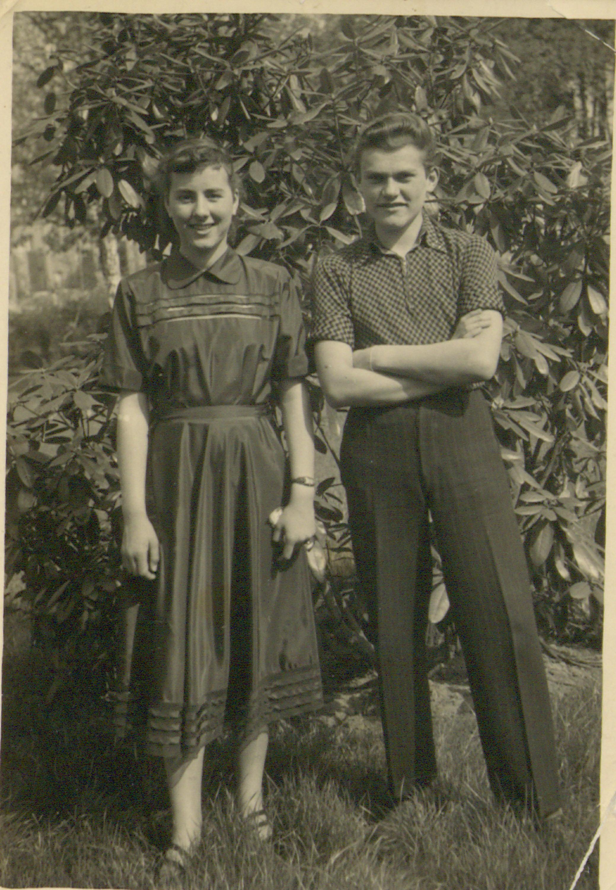 Schwarz-weiß Foto von Ingrid Hantke und einem Mann neben ihr.