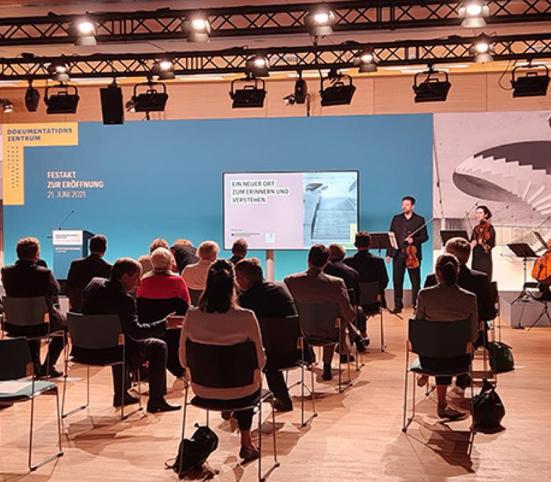 Bühne und Zuschauer