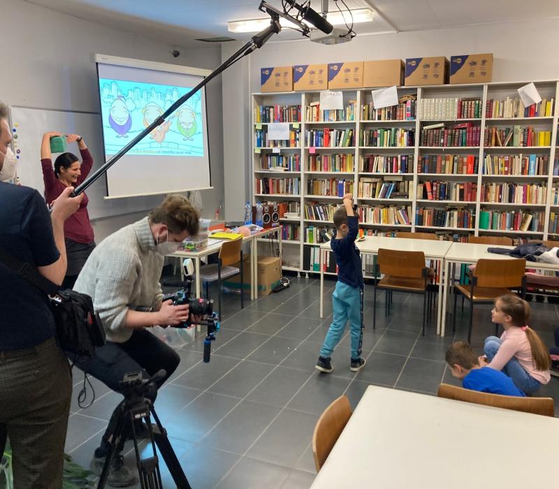 Filmcrew mit Kindern