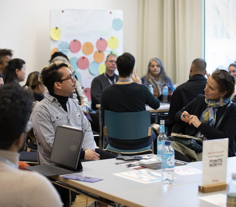 Gruppe von Menschen in einem Workshop