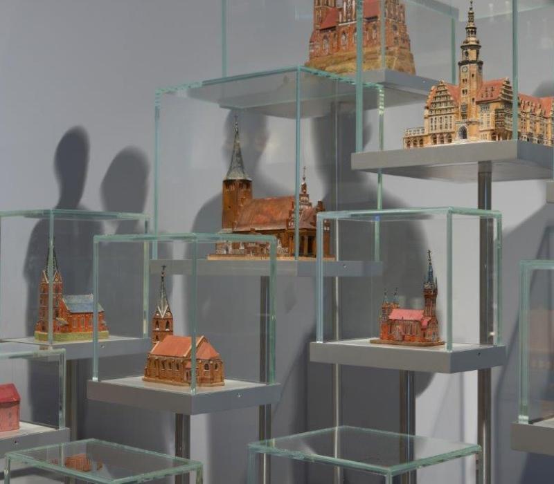 Exponate hinter Glass