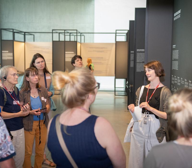 Guided tour: Moving Images – A Tour of Displacement and Photography