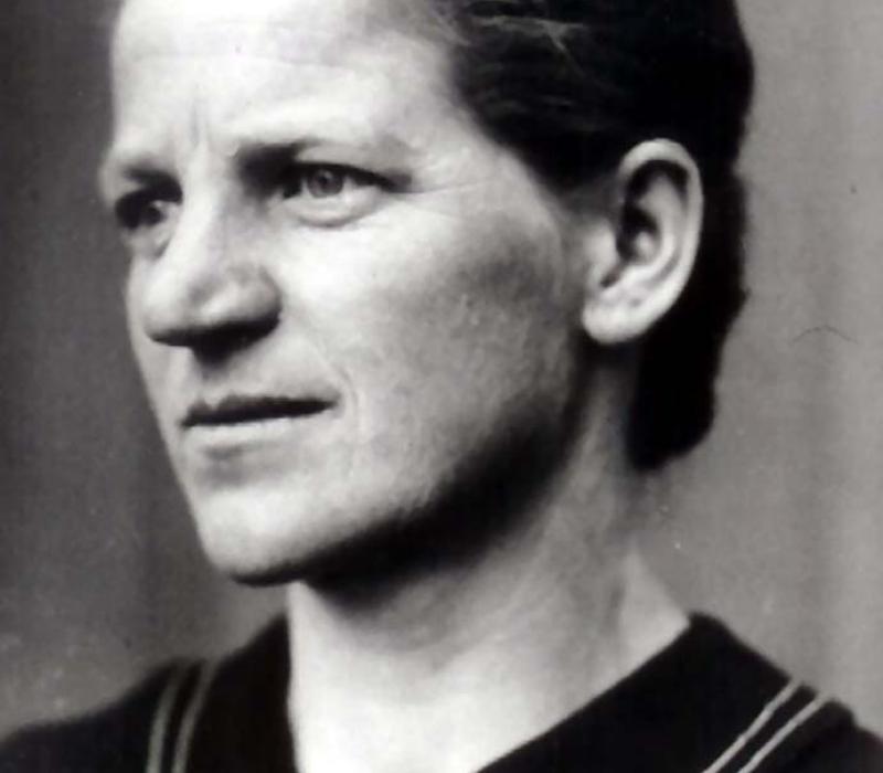 Spuren des Krieges. Anna Hirte auf der Flucht mit ihren Kindern Spuren des Krieges. Anna Hirte auf der Flucht mit ihren Kindern