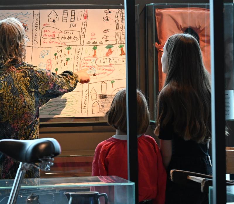 Weg von Zuhause – warum müssen Menschen fliehen? Weg von Zuhause – warum müssen Menschen fliehen?