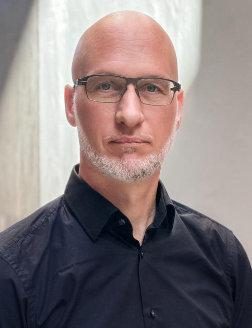 Dr. Christian Dirks
