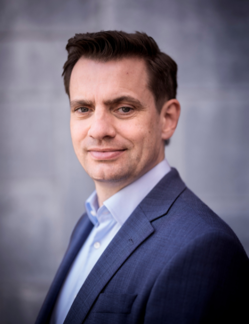 Portraitfoto von Stiftungsdirektor Dr. Roland Borchers