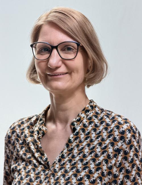 Portraitfoto der Abteilungsleiterin von Bildung und Vermittlung